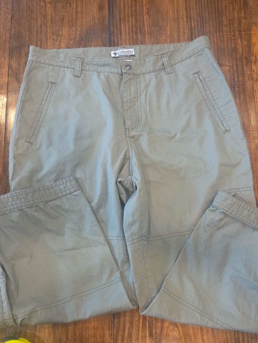 Columbia Women's Sage Green Cargo Pants Capri